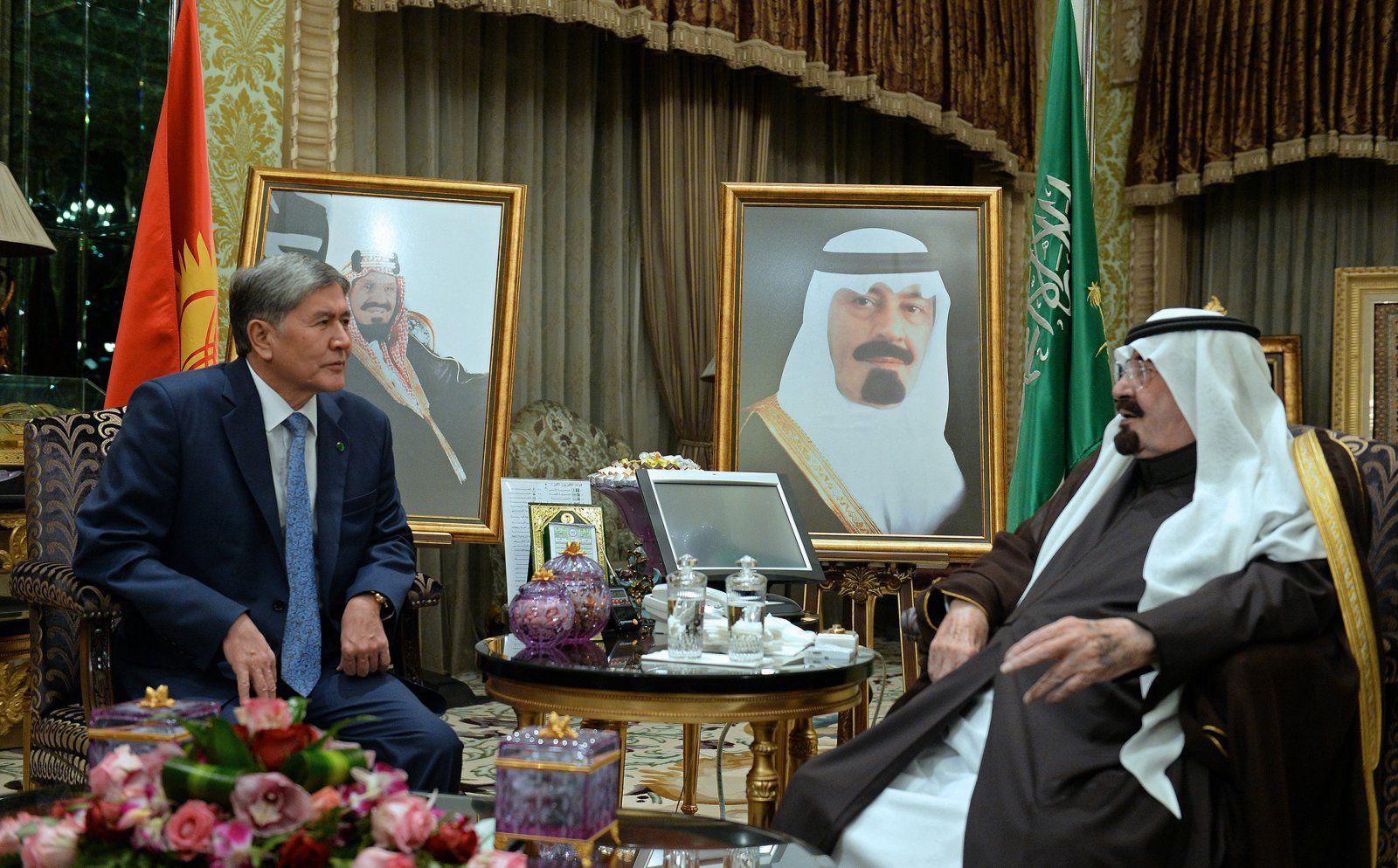 Atambajew auf Staatsbesuch in Saudi Arabien mit König Abdullah