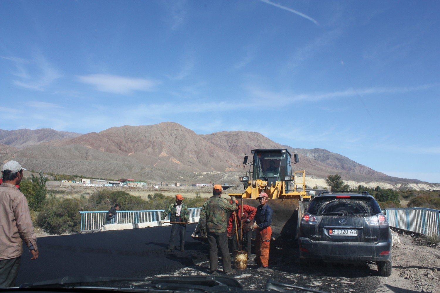 Chinesische Bautrupps reparieren die Fernstrassen in Kirgistan