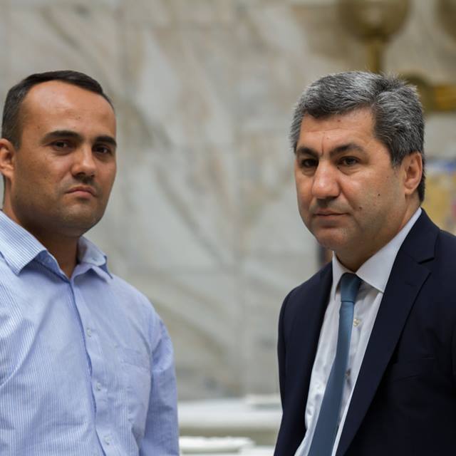 L'avocat Izzat Aman (gauche) en compagnie de Moukhiddin Kabiri, leader en exil du Parti de la renaissance islamique au Tadjikistan (PRIT).