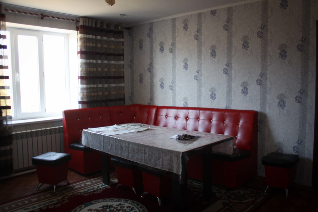 Intérieur maison maire Ak-Talaa Kirghizstan