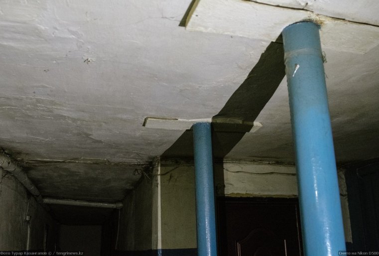 Prigorodny Kazakhstan colonnes toit Maison