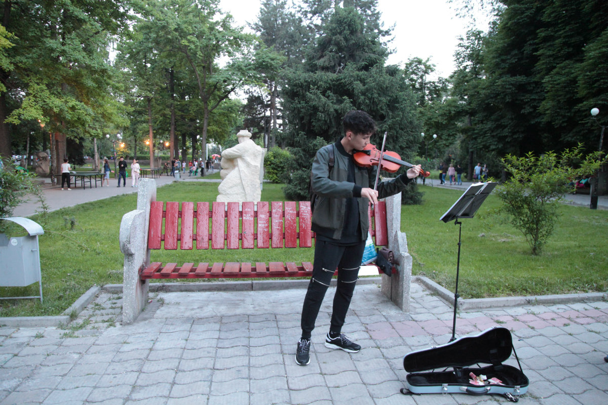 Nuit des musées Bichkek 2017 Kirghizstan Violoniste Violon