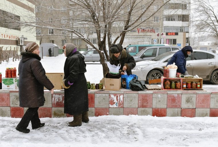 Ekibastouz Kazakhstan Marché Retraités Nourriture