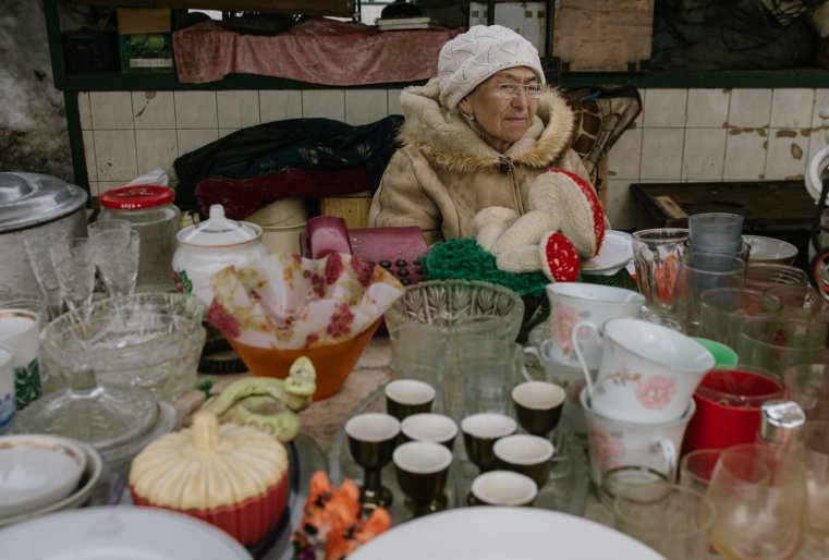 Ekibastouz Kazakhstan Jamilia Vente Marché Matériaux