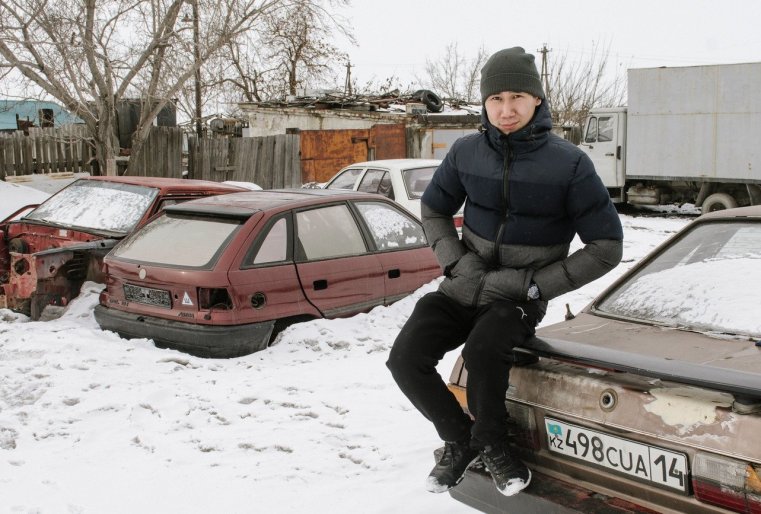 Ekibastouz Kazakhstan Timour Touleoubaïev Voiture carcasse Quartier 208