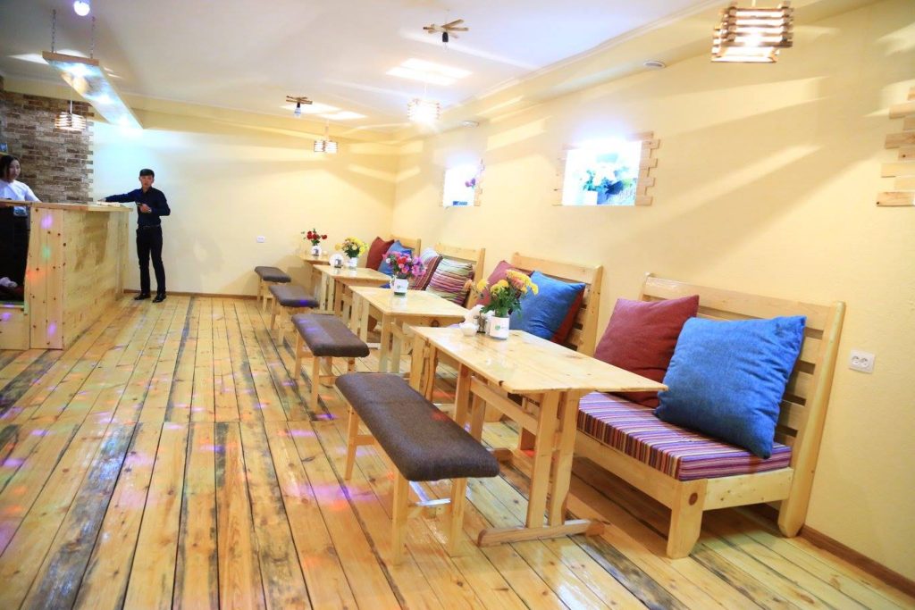 Café Culturel Naryn Kirghizstan Jeunesse Etudiants Salon