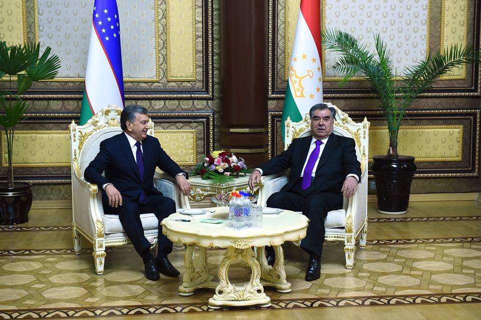 Chavkat Mirzioïev Emomalii Rahmon Visite Douchanbé Tadjikistan Tarmac Accord Réunion
