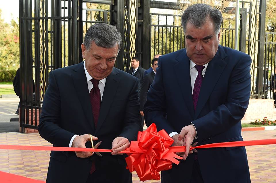 Chavkat Mirzioïev Emomalii Rahmon Visite Douchanbé Tadjikistan Tarmac Ruban Rouge