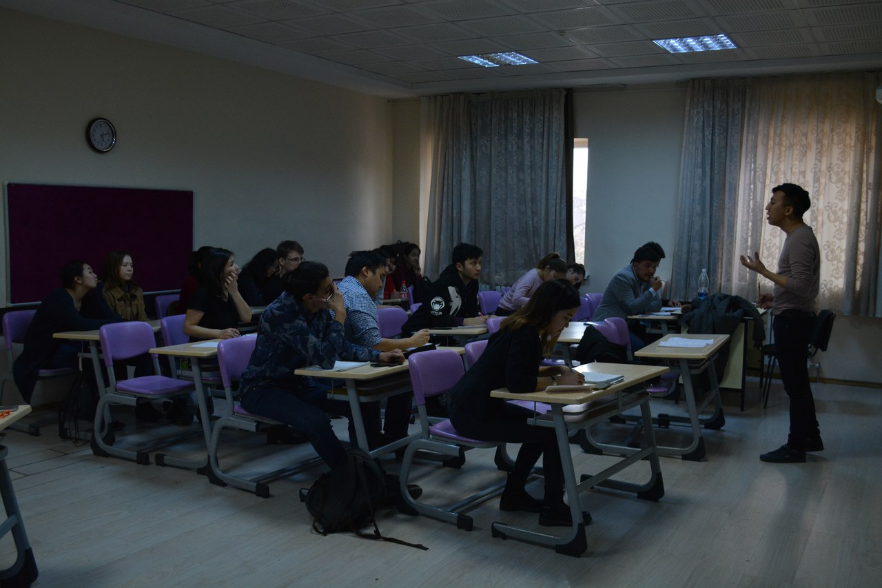 Participants Tournoi Salle Classe Secondaire Débats