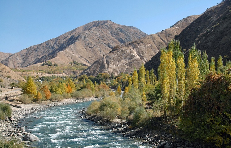 Tadjikistan gorges de Romit montagnes cours d'eau