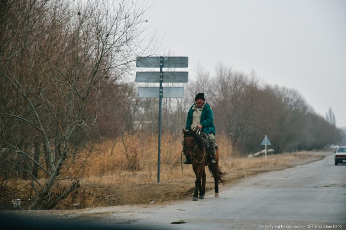Jarkent Kazakhstan Ville Frontière Chine Cheval Route