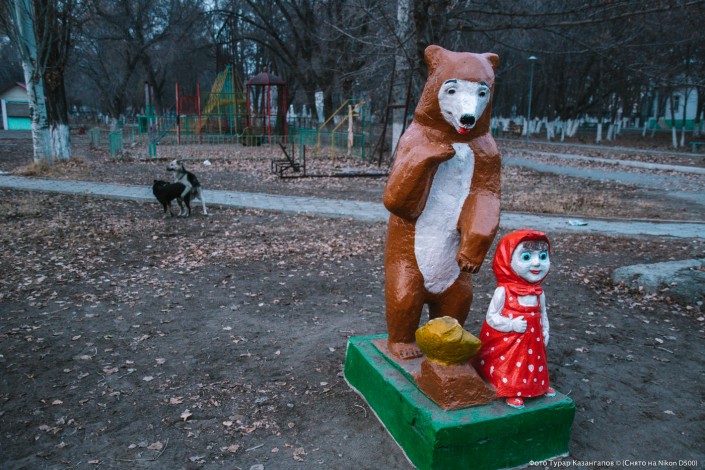 Jarkent Kazakhstan Ville Frontière Chine Jardin d'enfants statue