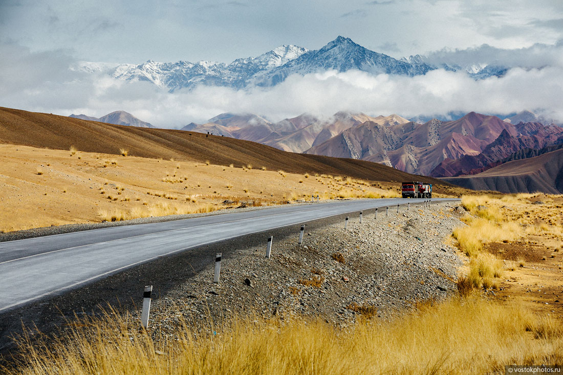 Kirghizstan Pamir Montagne Reportage Paysages Route Asphalte Sary Tach Och
