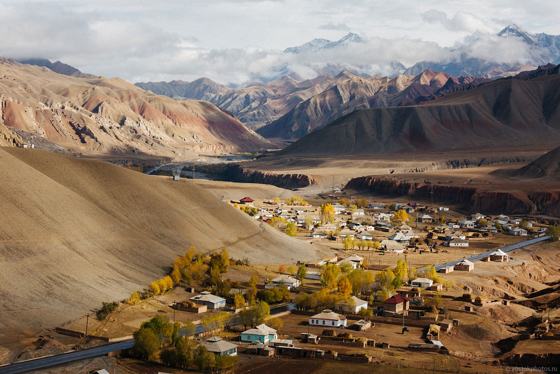 Kirghizstan Pamir Montagne Reportage Paysages Route Asphalte Sary Tach Och Village