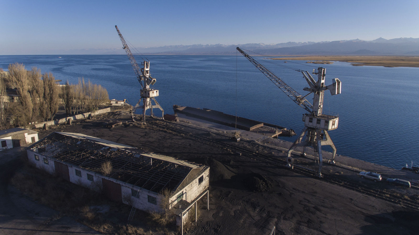 Issyk-Koul Compagnie de navigation Fret Kirghizstan Lac Faillite Grue