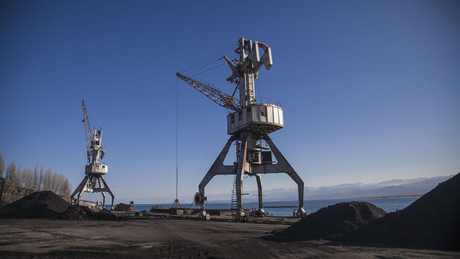 Issyk-Koul Compagnie de navigation Fret Kirghizstan Lac Faillite Grue