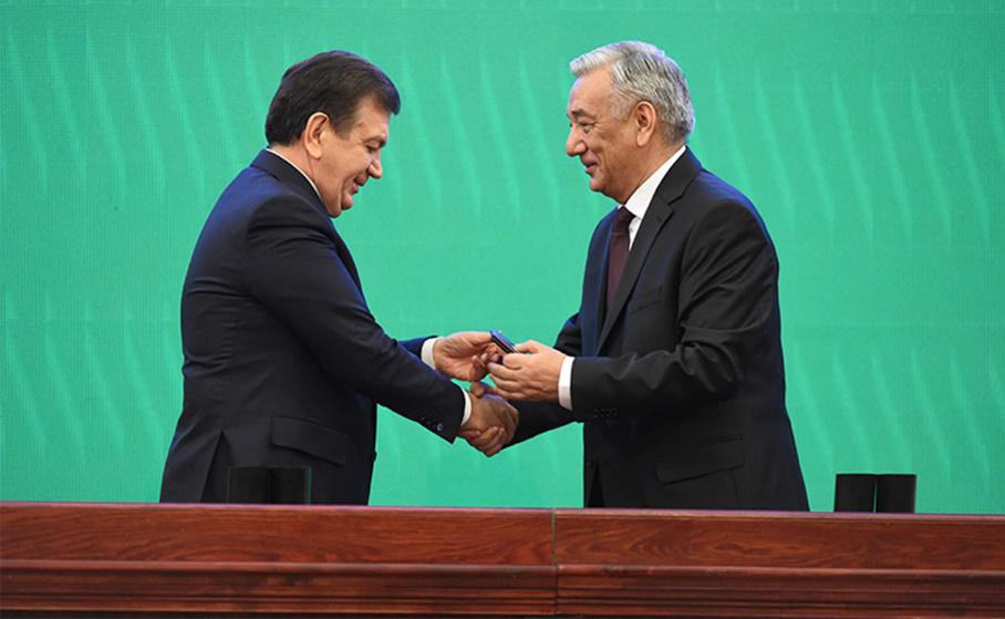 Chavkat Mirziyoiev licence présidentielle