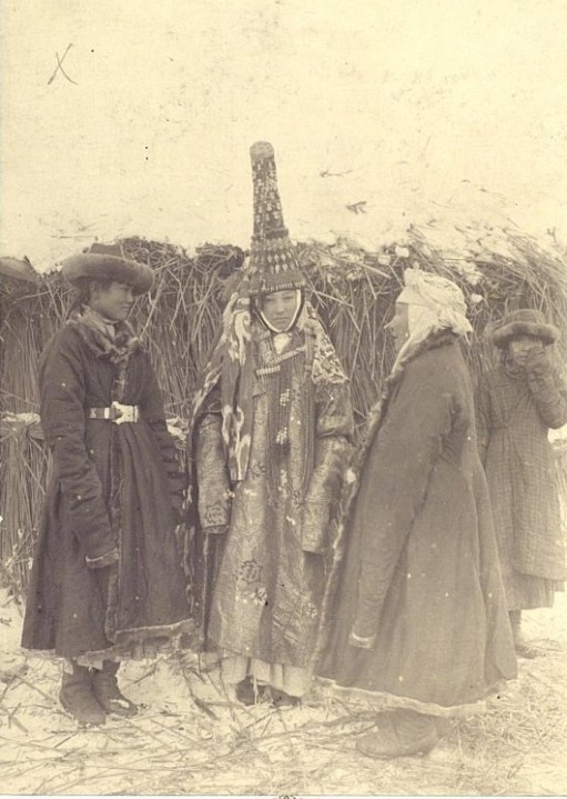 Mariage Semiretchensk Portrait Chapeau Saukele Kazakhs Kazakhstan XIXème XXème siècle 19ème 20ème Photographies Histoire Société