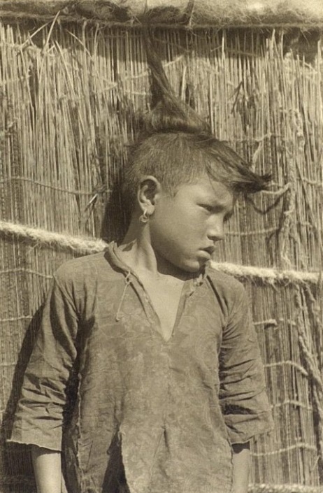 Kazakhs Coiffure Fille Kazakhstan XIXème XXème siècle 19ème 20ème Photographies Histoire Société