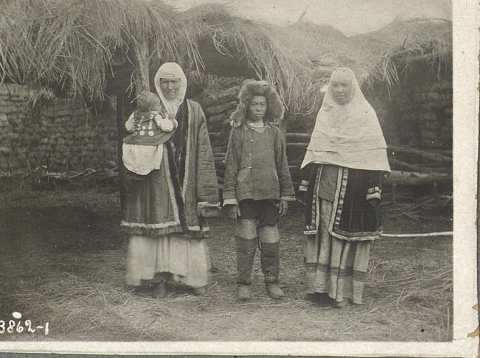 Kazakhs Pavlodar Portrait Femmes Kazakhstan XIXème XXème siècle 19ème 20ème Photographies Histoire Société