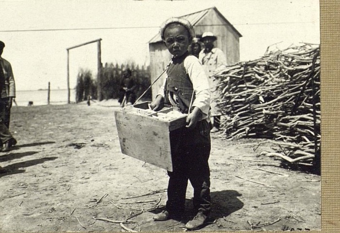 Kazakhs Kyzylordin Portrait Garçon Kazakhstan XIXème XXème siècle 19ème 20ème Photographies Histoire Société