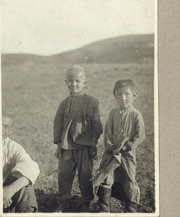 Kazakhs Garçons Portrait Kazakhstan XIXème XXème siècle 19ème 20ème Photographies Histoire Société