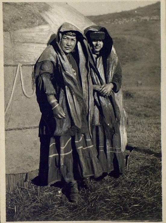 Kazakhs Femmes Portrait Kazakhstan XIXème XXème siècle 19ème 20ème Photographies Histoire Société