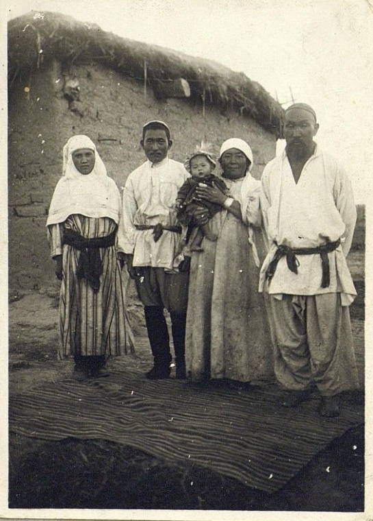 Kazakhs Semipalatinsk Portrait Famille Kazakhstan XIXème XXème siècle 19ème 20ème Photographies Histoire Société