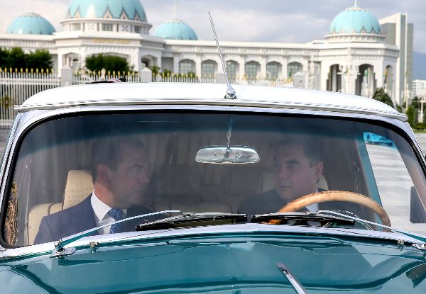 Dmitri Medvedev Gourbangouly Berdimouhamedov Turkménistan Visite Volga