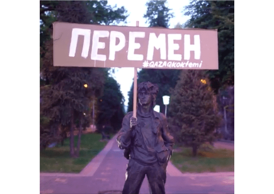 Élection Opinion Internet Actions Pancarte Changement Peremen Statue Tsoï Almaty