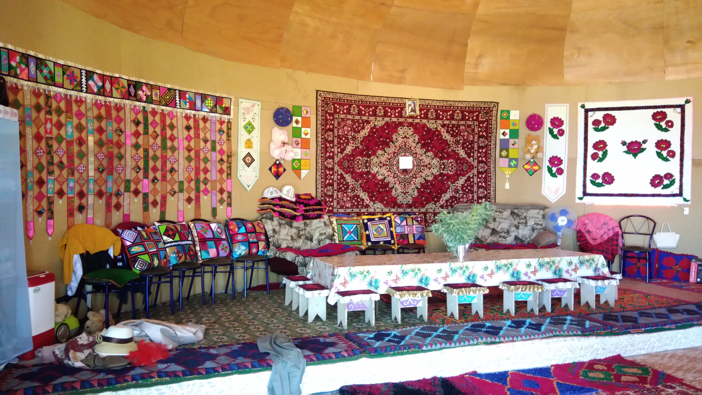 Intérieur Yourtes Hôtes Issyk-Koul Kirghizstan
